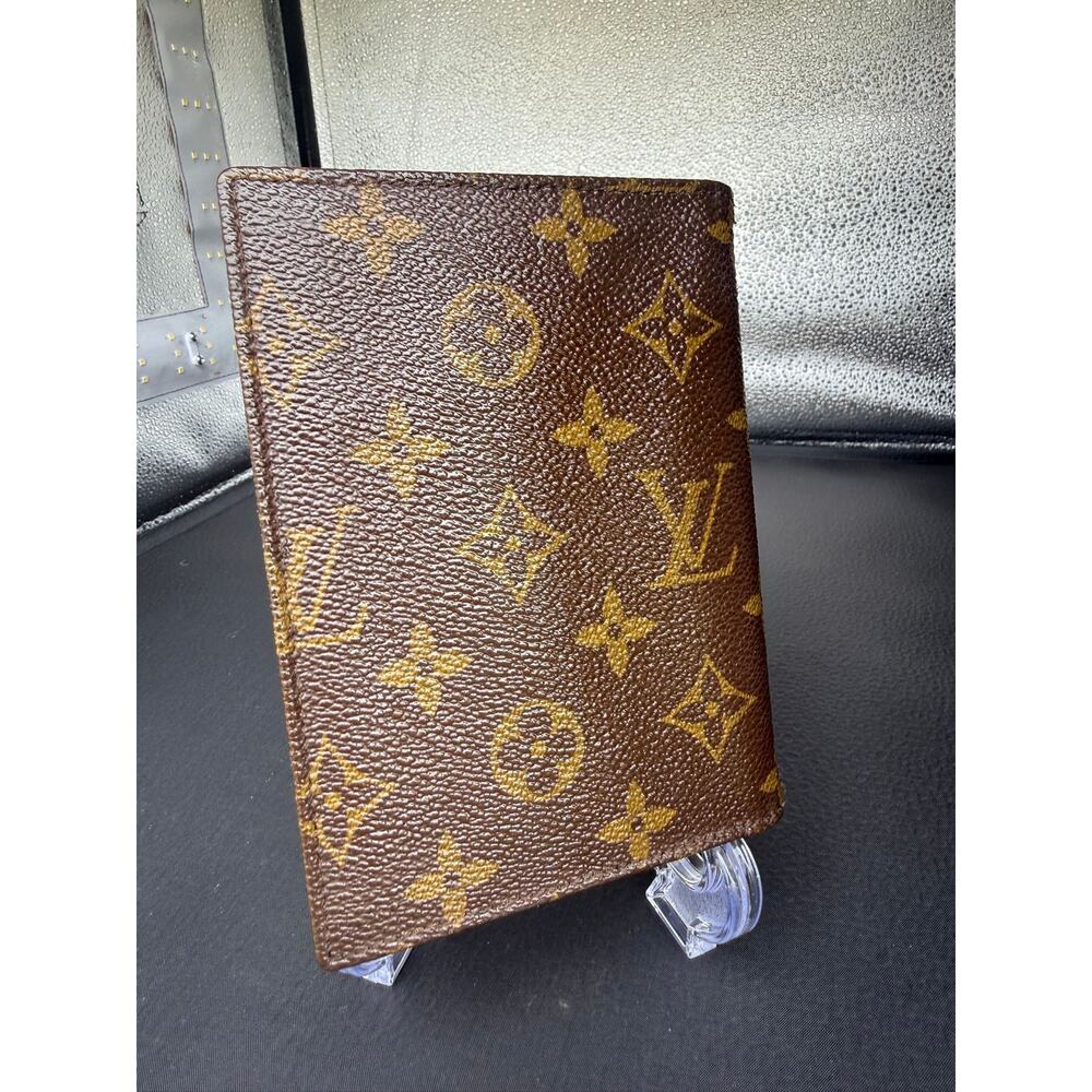 Louis Vuitton vintage passport holder - Picture 8 of 12